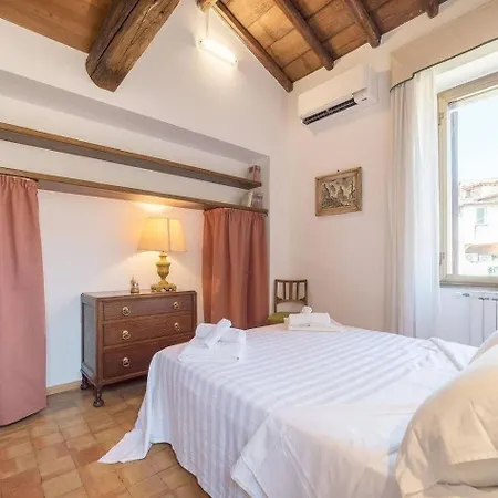 Apartment Ruhige Daecher Im Herzen Von Rom